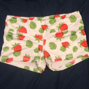 Fleo Strawberry Shorts Sz M